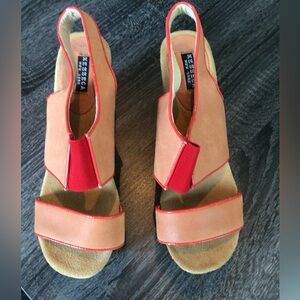 Messecca New York Tan and Red Leather Sandals. Size 8.5